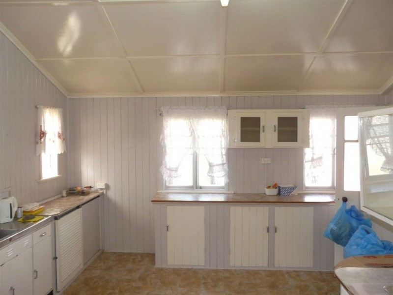 37 Wallace Street, Newtown QLD 4350