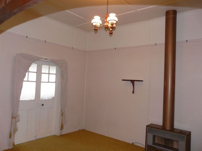 37 Wallace Street, Newtown QLD 4350