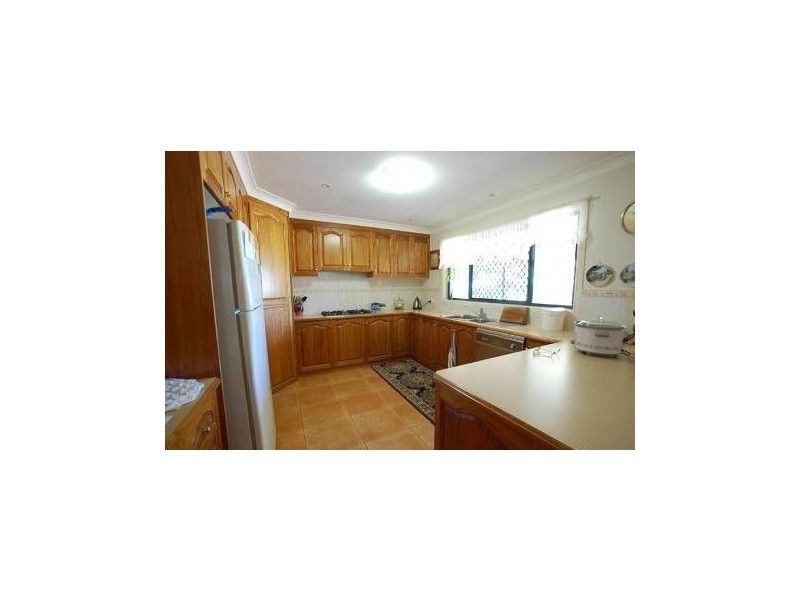 8 Flamingo Road, Highfields QLD 4352