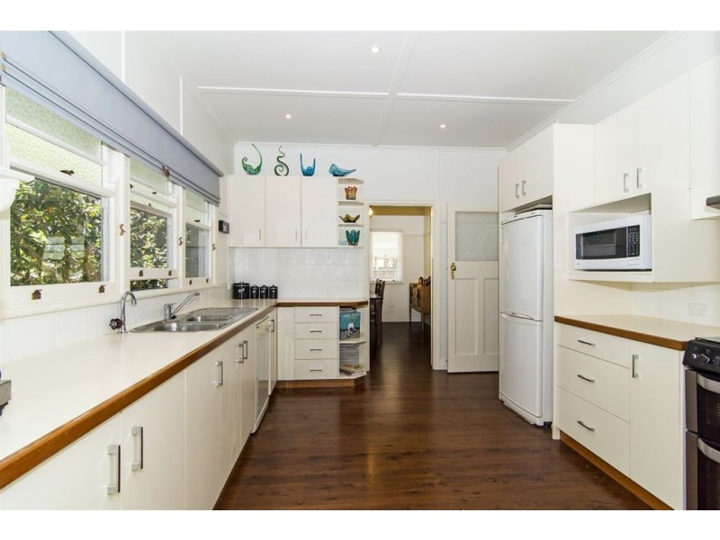 7 Mary Street, Mount Lofty QLD 4350
