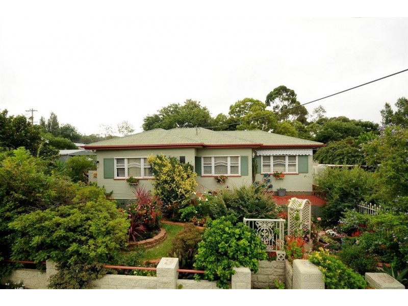 13 West Street, Newtown QLD 4350