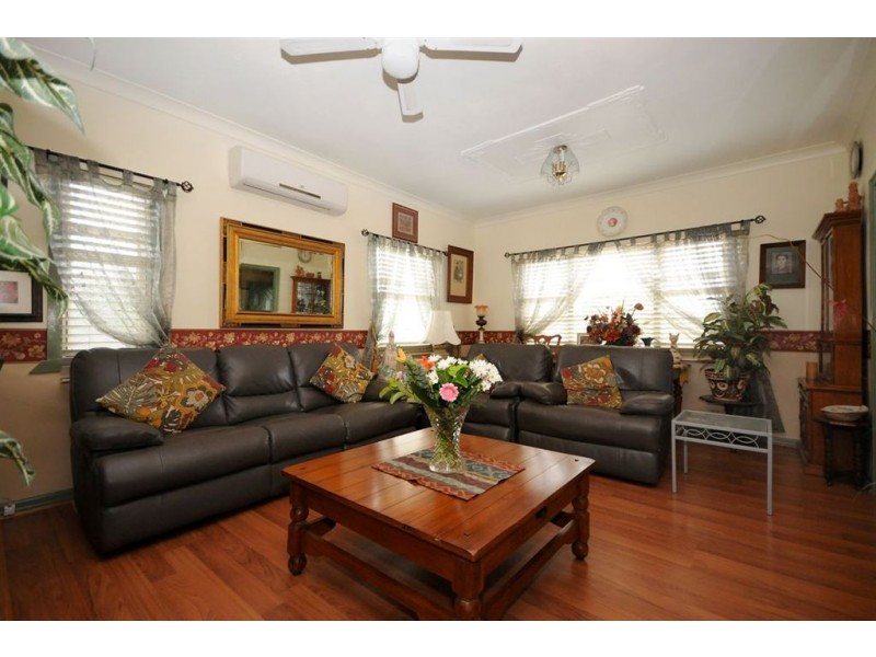 13 West Street, Newtown QLD 4350