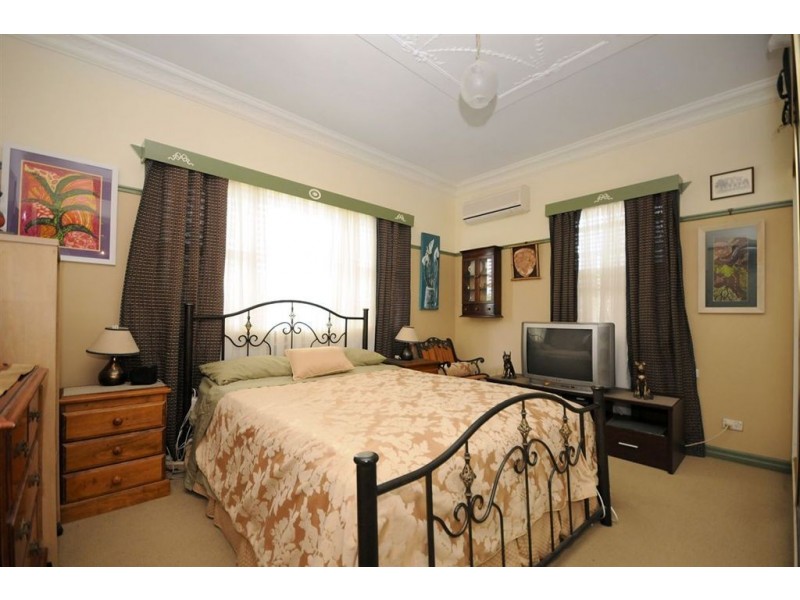 13 West Street, Newtown QLD 4350