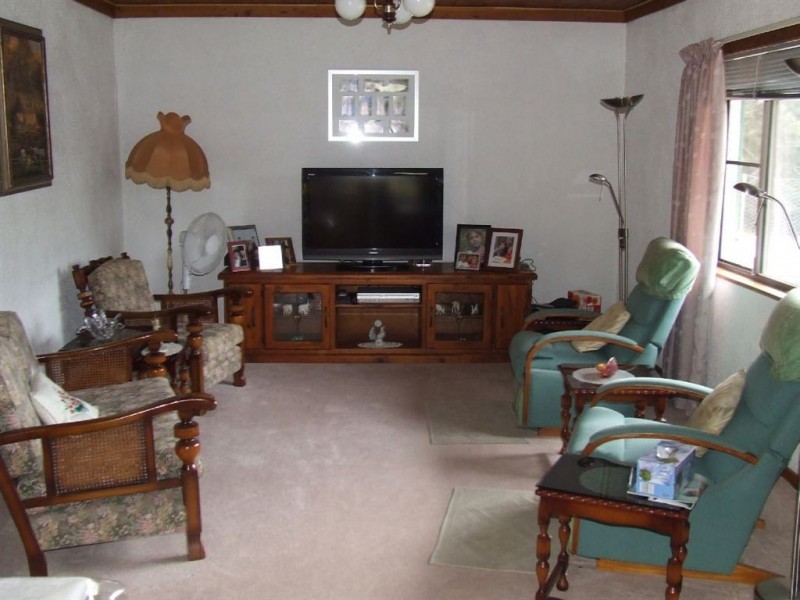 32 Meadows Road, Withcott QLD 4352