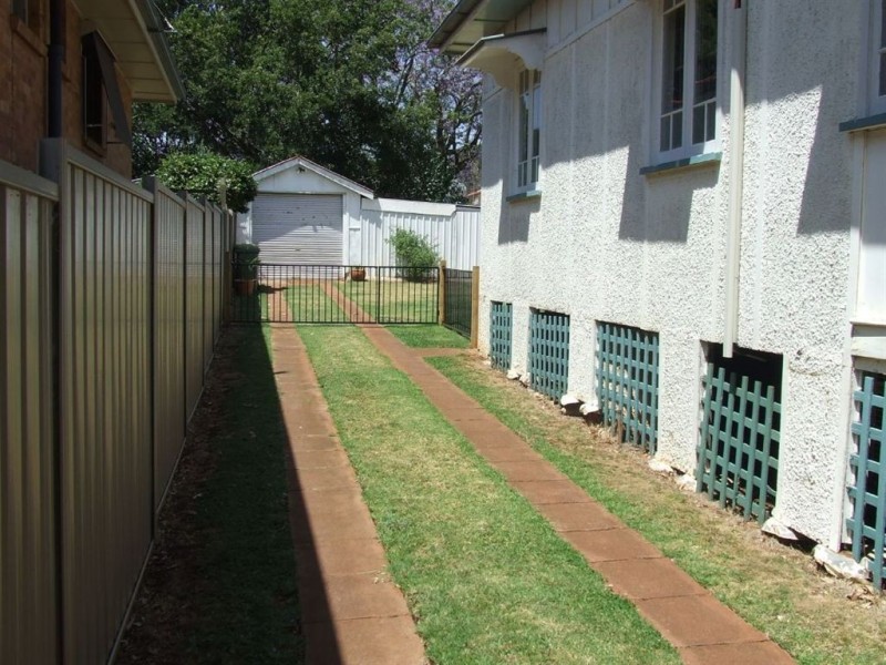 32 Dunne Street, Harristown QLD 4350