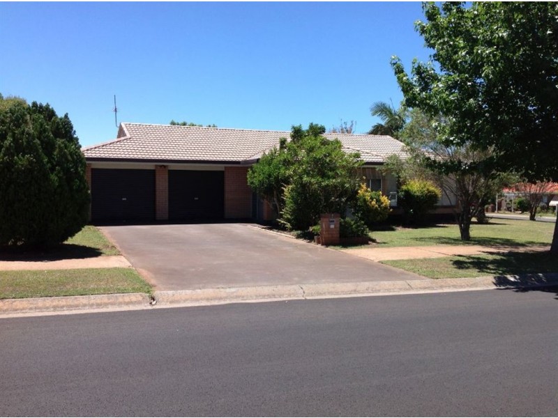 8 Aruma Court, Wilsonton Heights QLD 4350