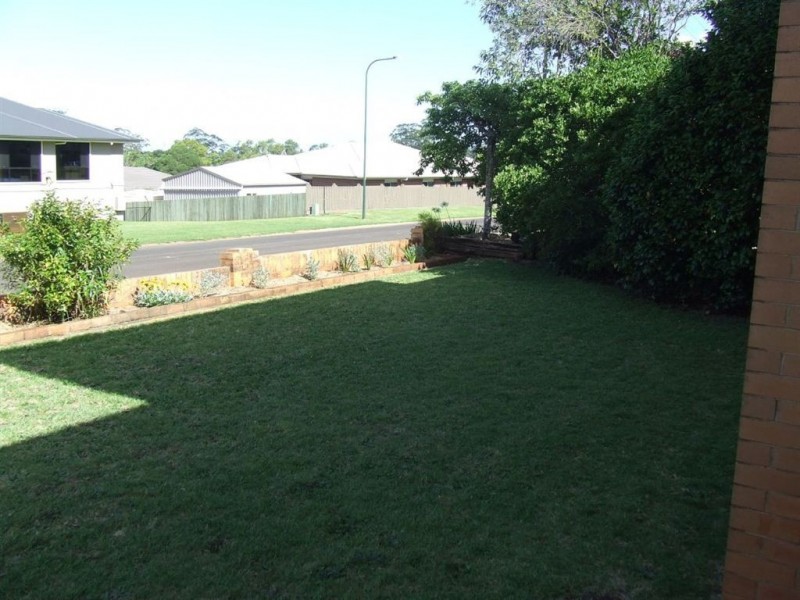 21 Martini Street, Mount Lofty QLD 4350