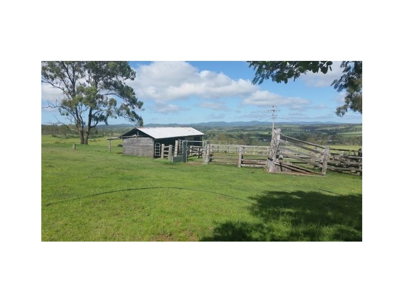 126 Tanduringie School Road, Maidenwell QLD 4615