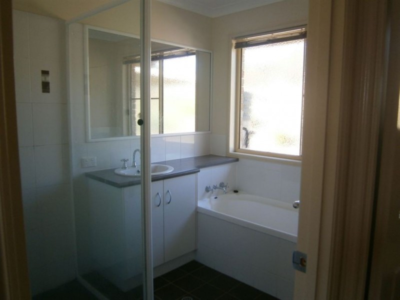 6 Jacqueline Street, Glenvale QLD 4350