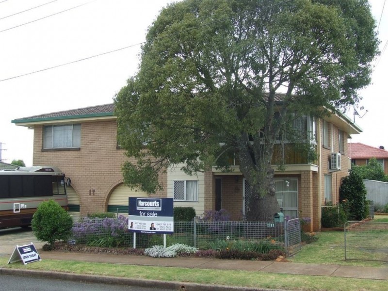 17 Sampson Street, Wilsonton QLD 4350