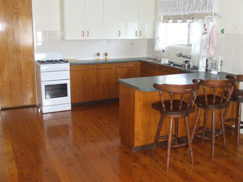 17 Sampson Street, Wilsonton QLD 4350