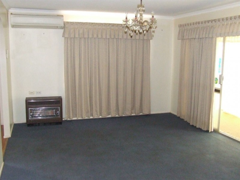 17 Sampson Street, Wilsonton QLD 4350