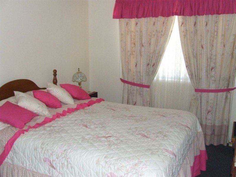 17 Sampson Street, Wilsonton QLD 4350