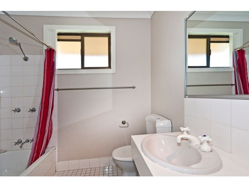 2 Yandilla Street, Newtown QLD 4350