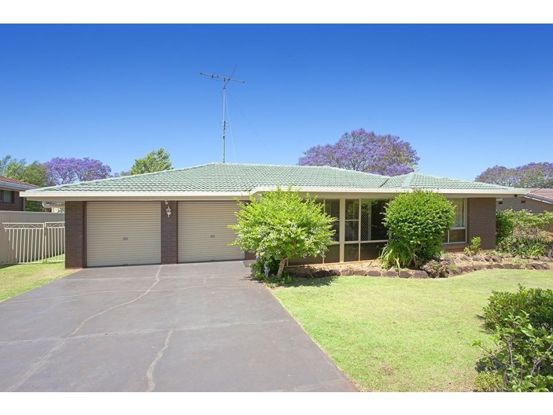 50 Lotus Crescent, Centenary Heights QLD 4350