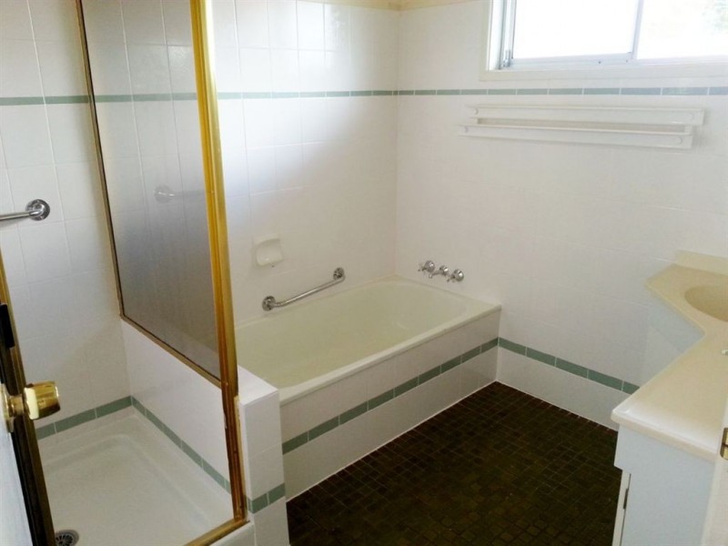 50 Lotus Crescent, Centenary Heights QLD 4350