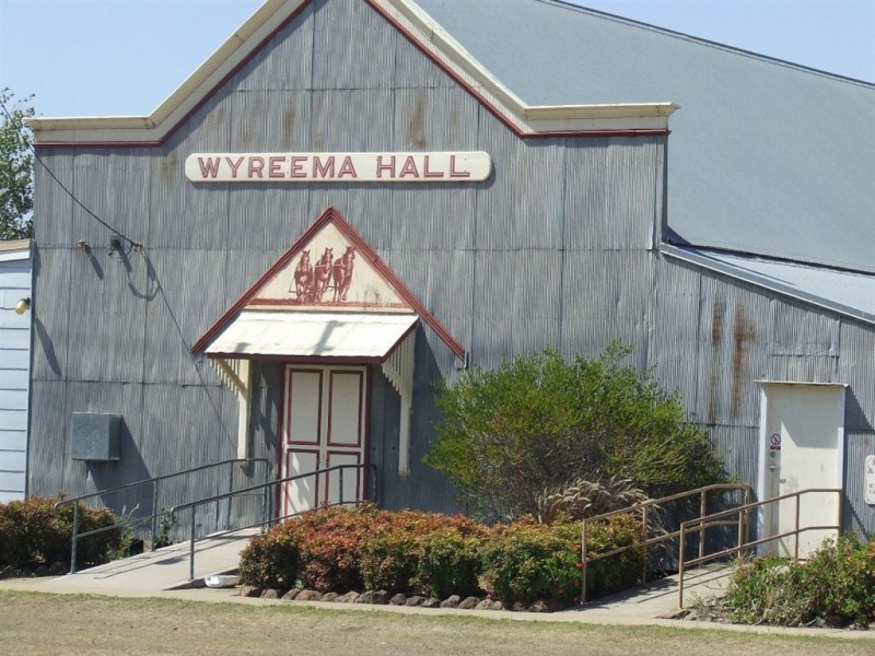 7 Russell Court, Wyreema QLD 4352