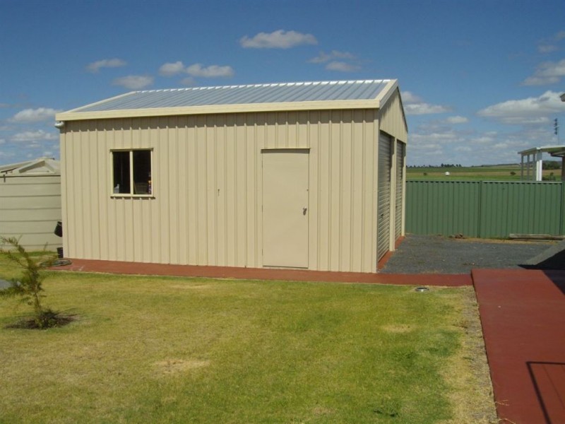 25 Free Street, Nobby QLD 4360