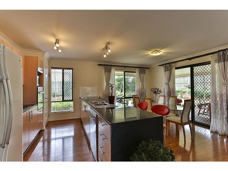 8 Saba Court, Middle Ridge QLD 4350