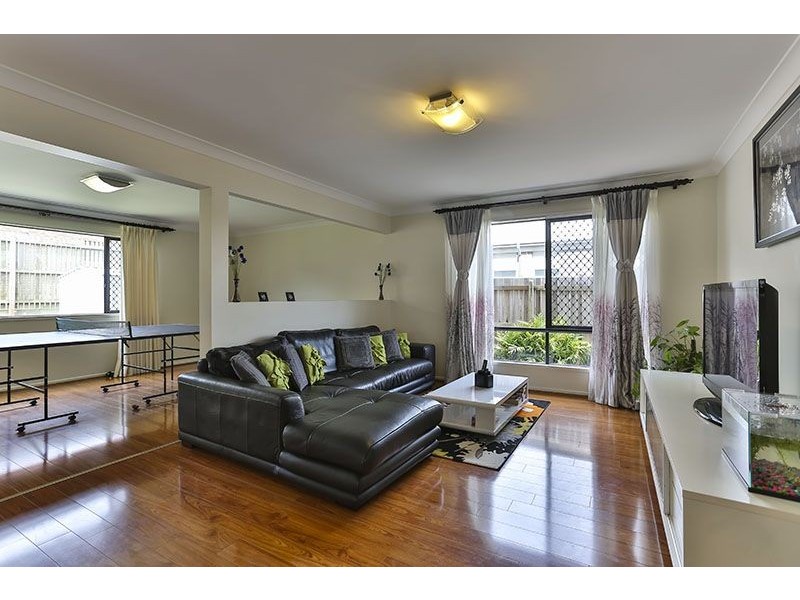 8 Saba Court, Middle Ridge QLD 4350