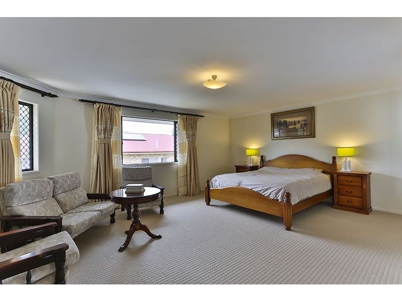 8 Saba Court, Middle Ridge QLD 4350