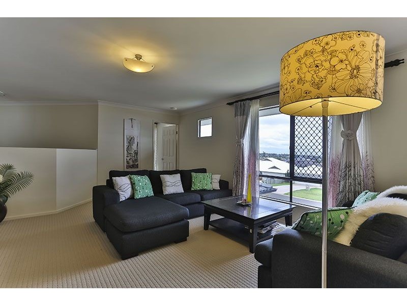 8 Saba Court, Middle Ridge QLD 4350