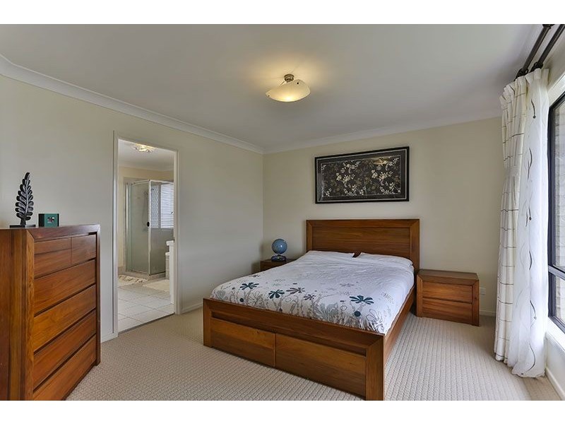 8 Saba Court, Middle Ridge QLD 4350