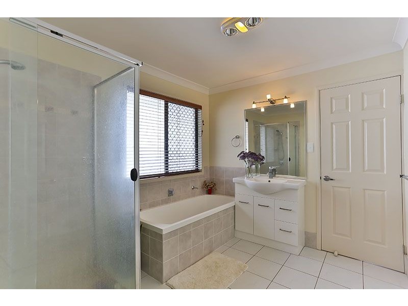 8 Saba Court, Middle Ridge QLD 4350