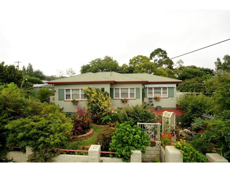 13 West Street, Newtown QLD 4350