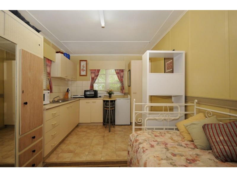 13 West Street, Newtown QLD 4350