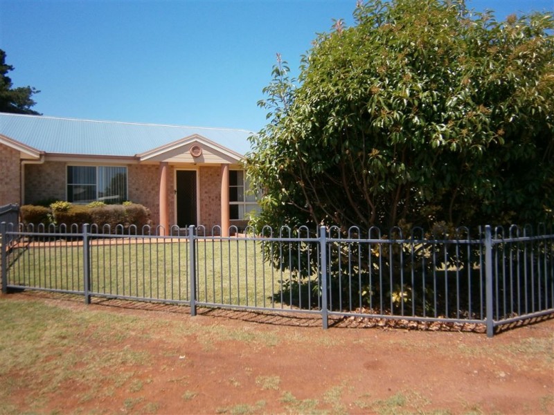 6 Hennenlotter Court, Kearneys Spring QLD 4350