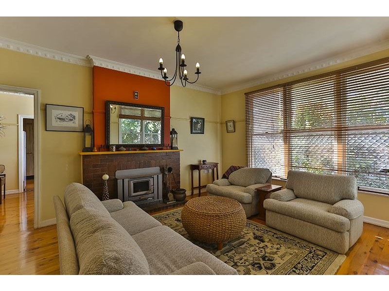 20 Lydwin Crescent, East Toowoomba QLD 4350