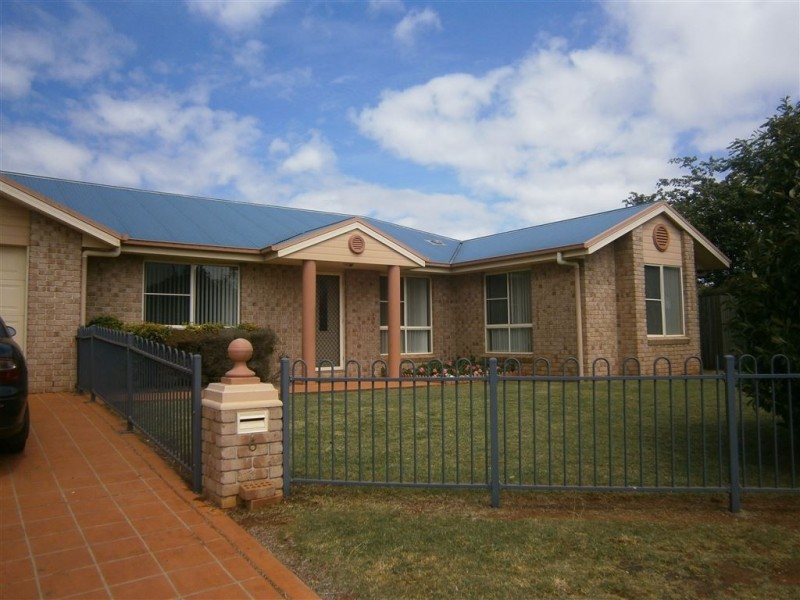 6 Hennelotter Court, Kearneys Spring QLD 4350