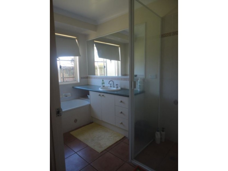 6 Hennelotter Court, Kearneys Spring QLD 4350