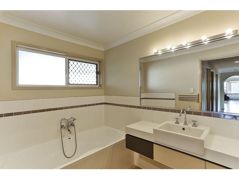 31 Broadfoot Street, Kearneys Spring QLD 4350