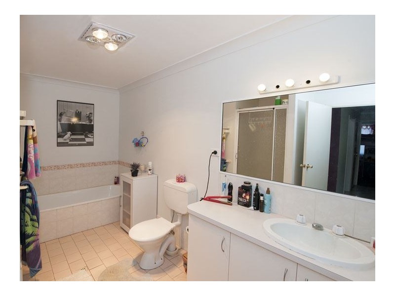 24 Stratford Drive, Wyreema QLD 4352