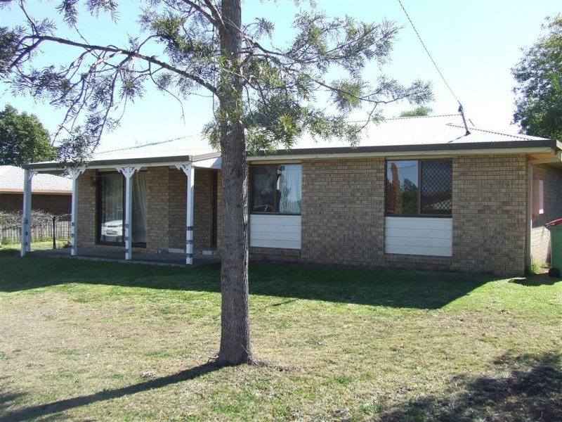 2 Palmerstone Court, Wyreema QLD 4352