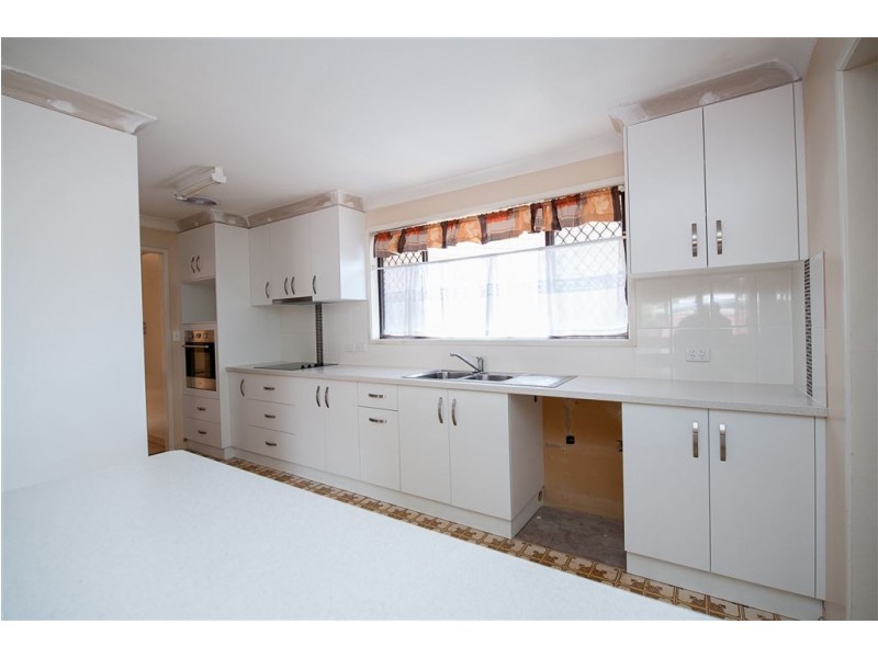 16 Hazel Street, Centenary Heights QLD 4350