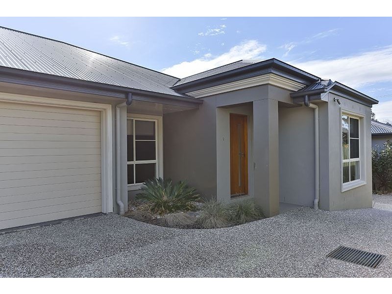 2/223 Mackenzie Street, Centenary Heights QLD 4350