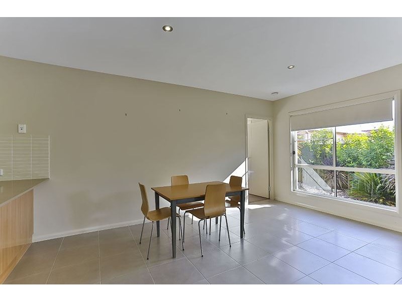 2/223 Mackenzie Street, Centenary Heights QLD 4350