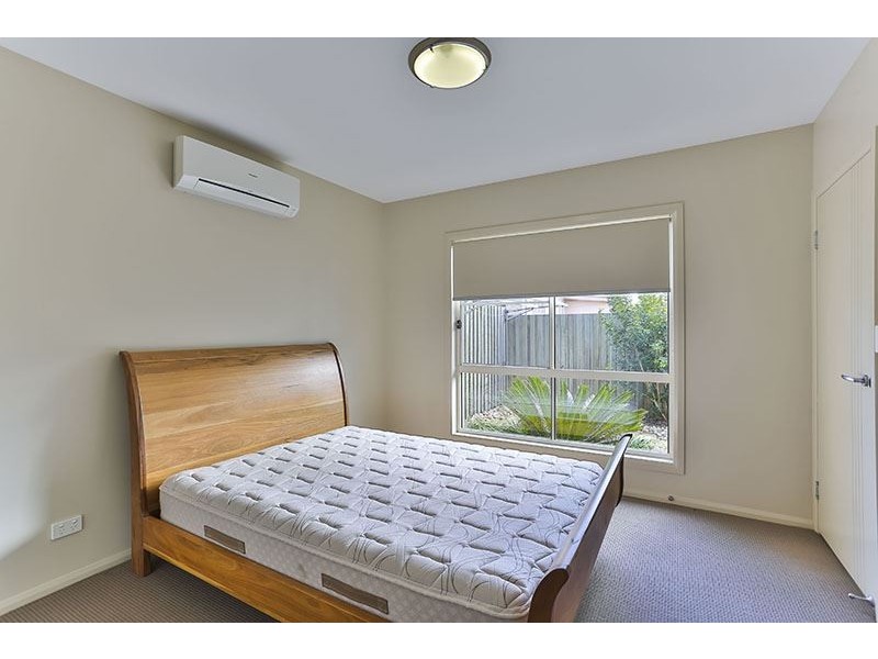 2/223 Mackenzie Street, Centenary Heights QLD 4350