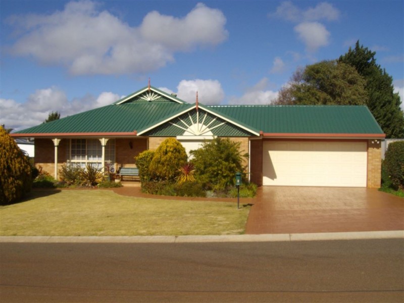 6 Donna Court, Kearneys Spring QLD 4350