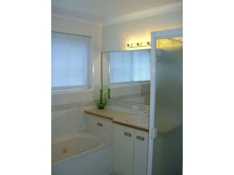 6 Donna Court, Kearneys Spring QLD 4350