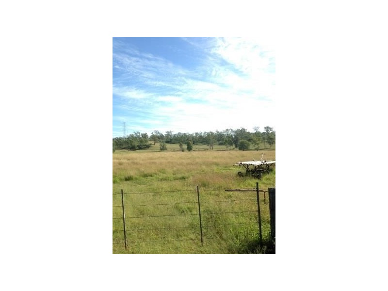8 Moon Rd, Forest Hill QLD 4342