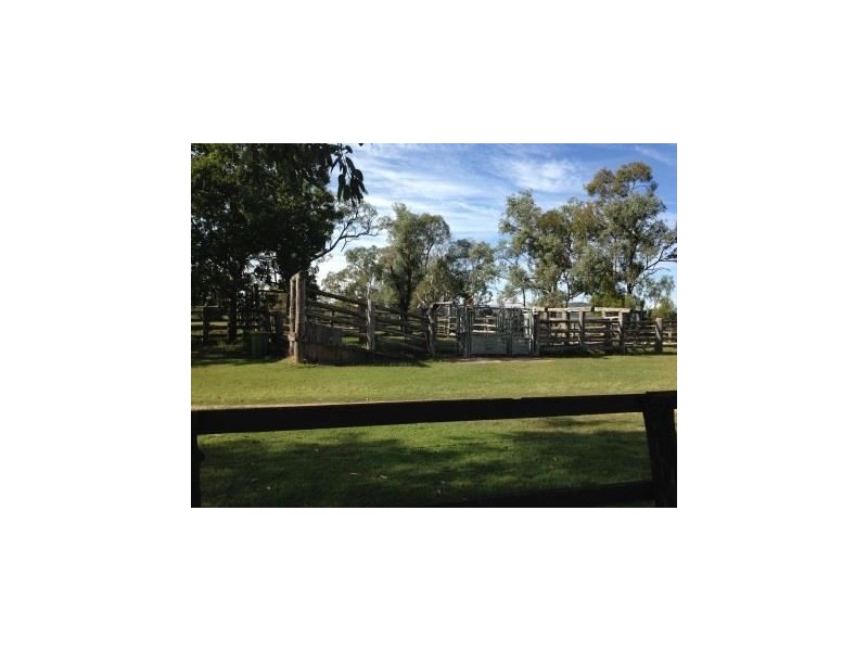 8 Moon Rd, Forest Hill QLD 4342