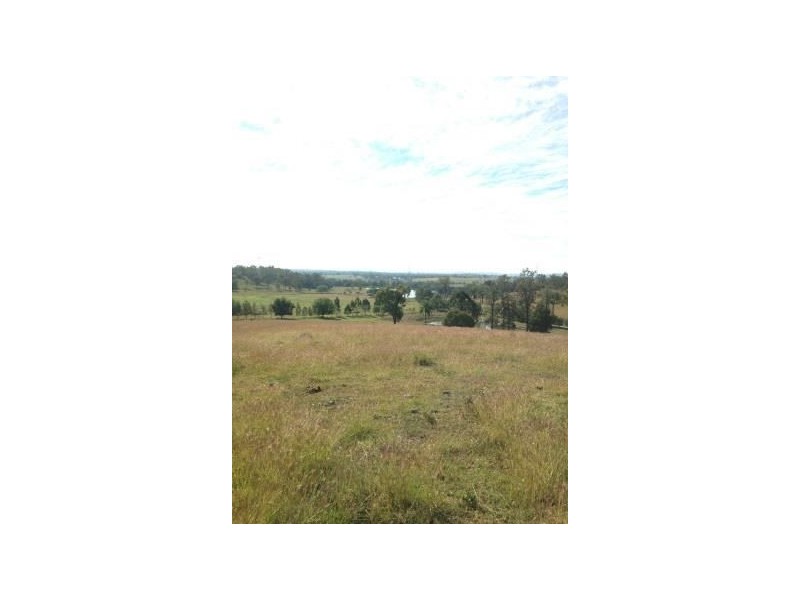 8 Moon Rd, Forest Hill QLD 4342