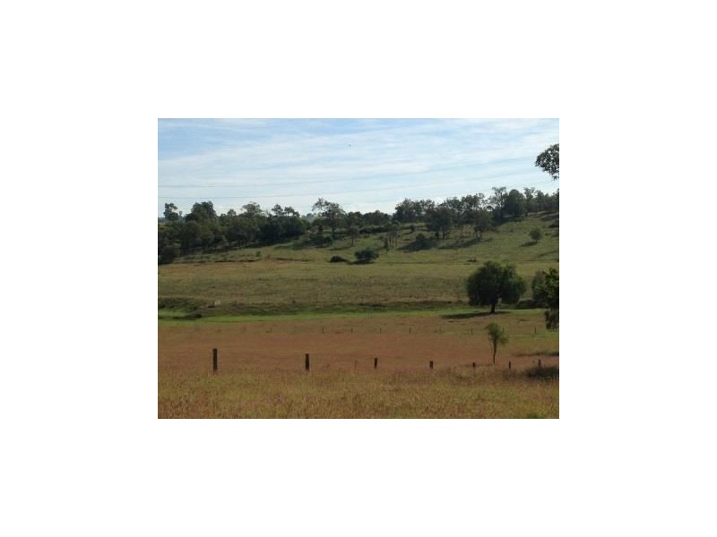 8 Moon Rd, Forest Hill QLD 4342