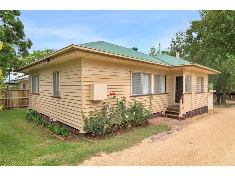 48-50 Rob Street, Newtown QLD 4350