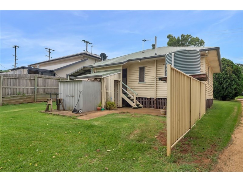 48-50 Rob Street, Newtown QLD 4350