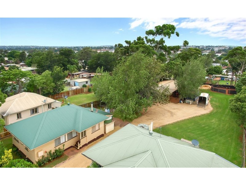 48-50 Rob Street, Newtown QLD 4350